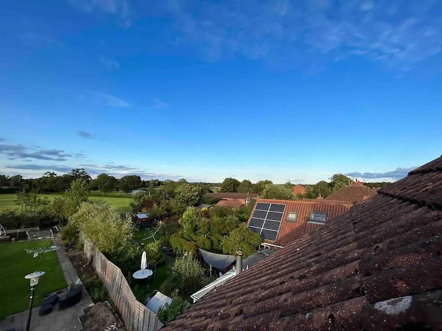 Kwatera prywatna Top Of House Double Room With Free Parking In York