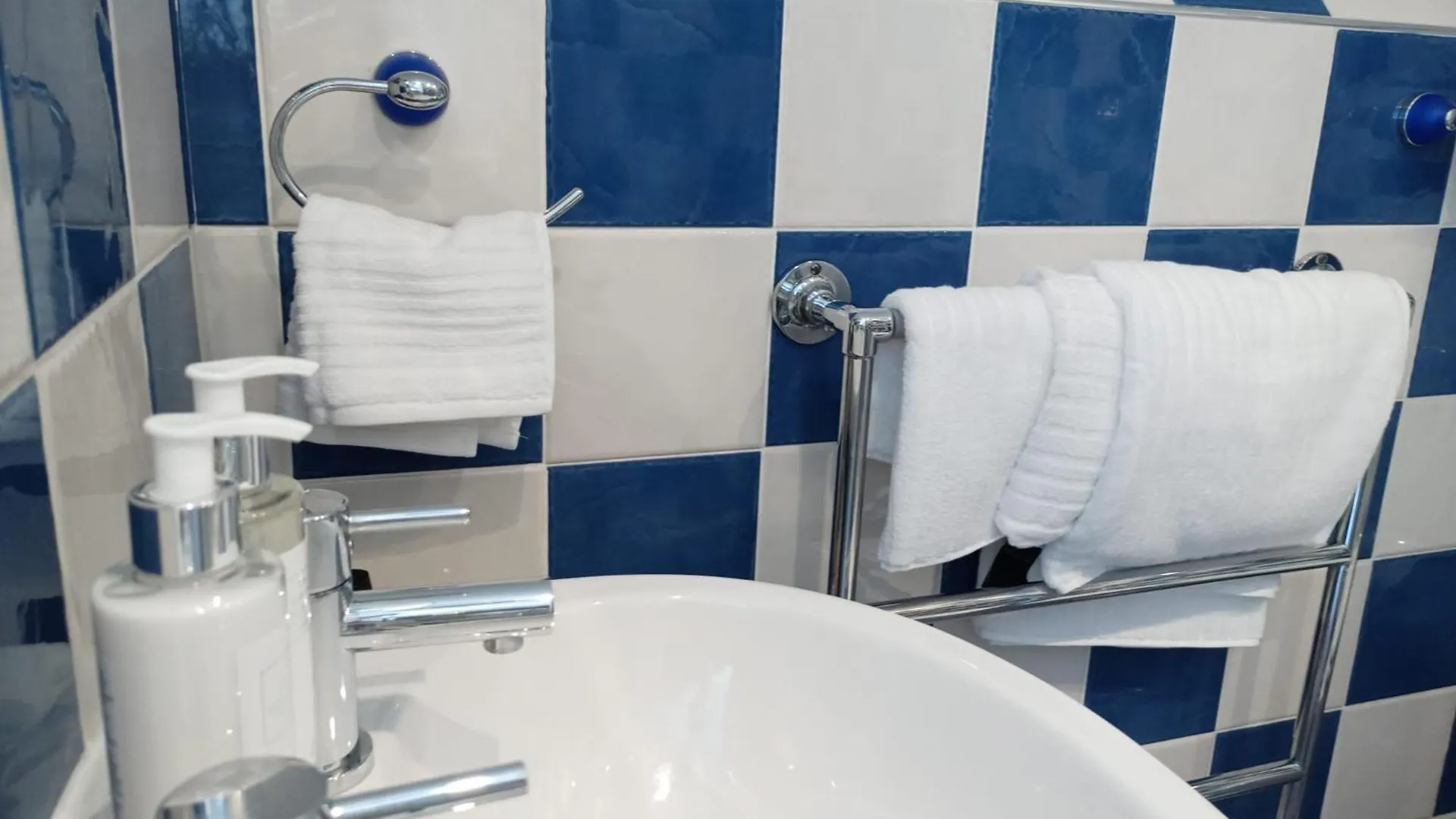 Top Of House Double Room With Free Parking In York Kwatera prywatna