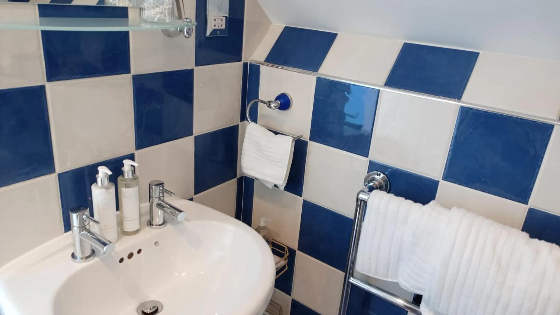 Kwatera prywatna Top Of House Double Room With Free Parking In York