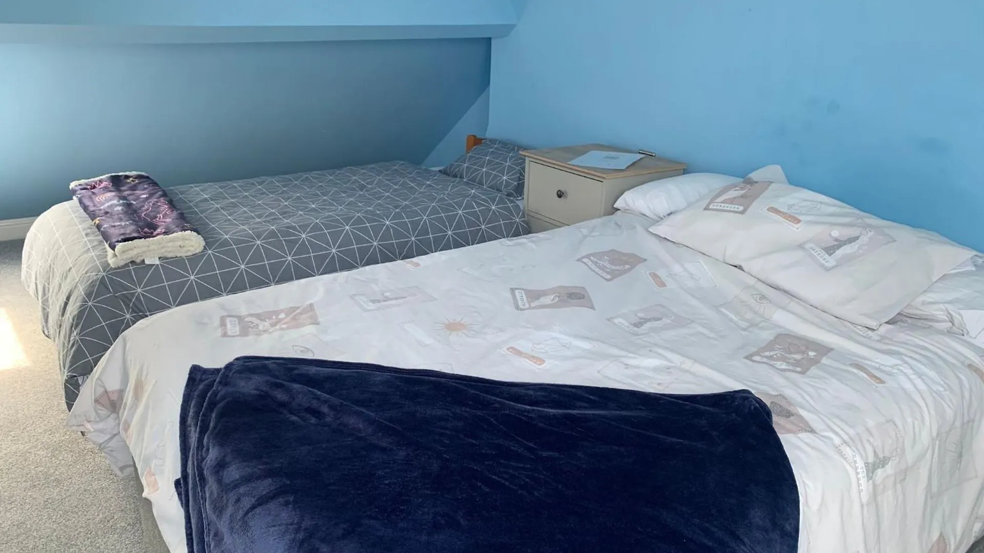 Top Of House Double Room With Free Parking In York
